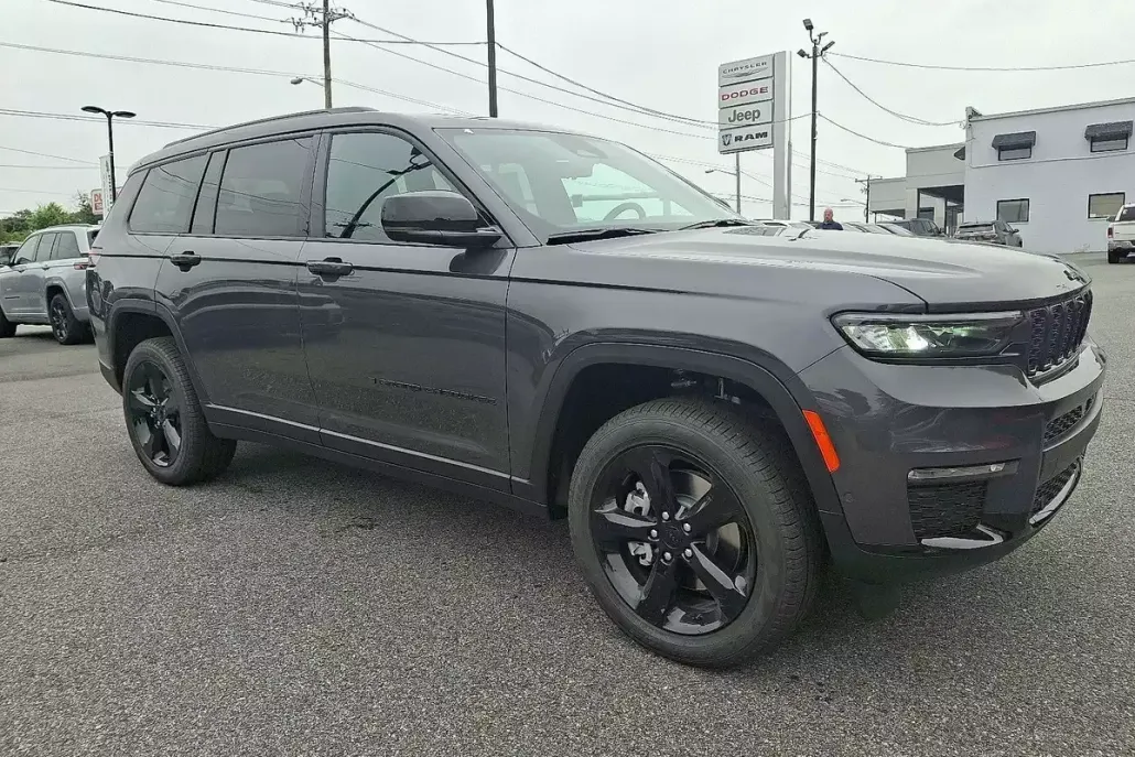 2025 Jeep Grand Cherokee Limited photo 1