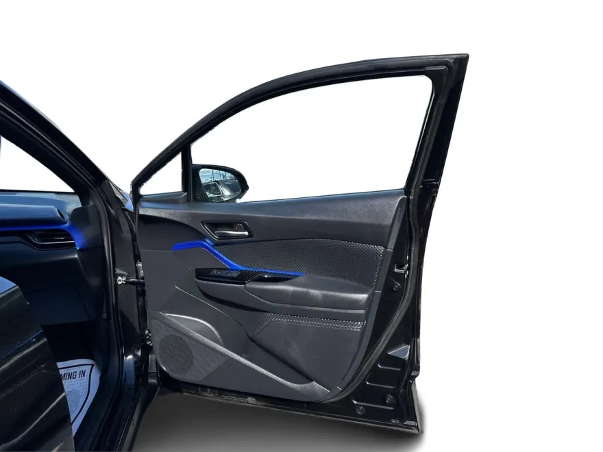 2022 Toyota C-HR XLE photo 23