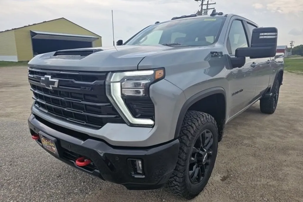 2025 Chevrolet Silverado 3500HD LT photo 1