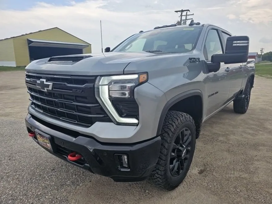 2025 Chevrolet Silverado 3500HD LT photo 1