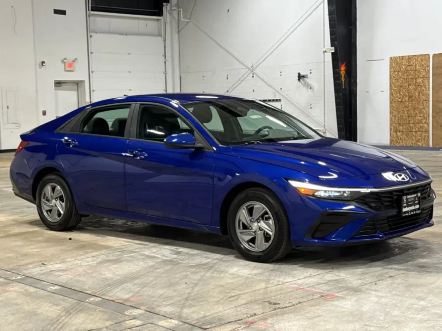 2024 Hyundai Elantra SE photo 1