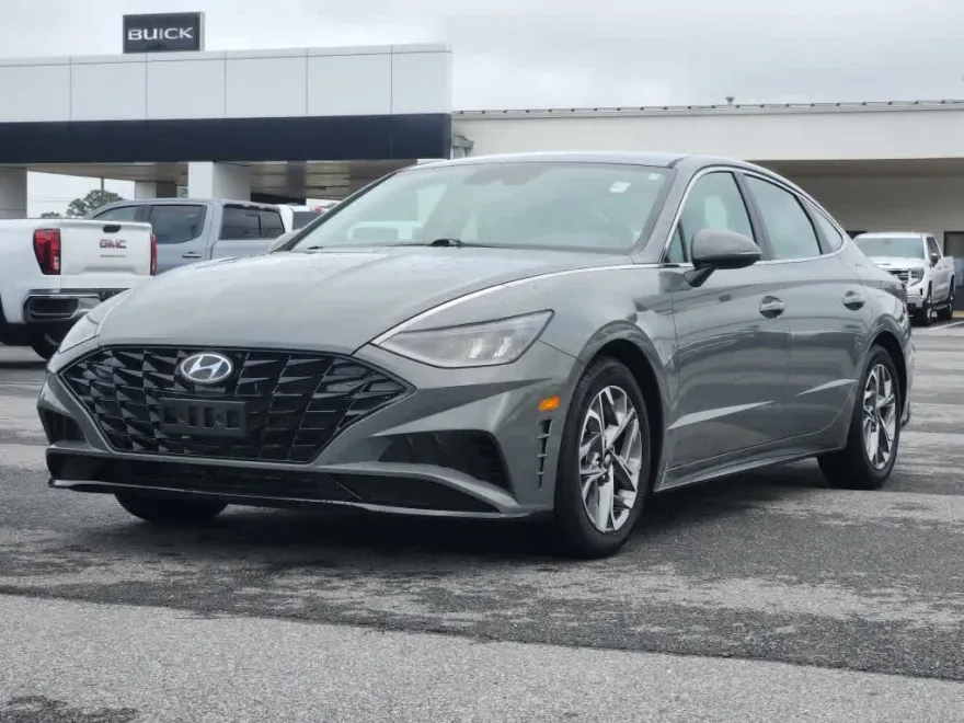 2022 Hyundai Sonata SEL photo 1