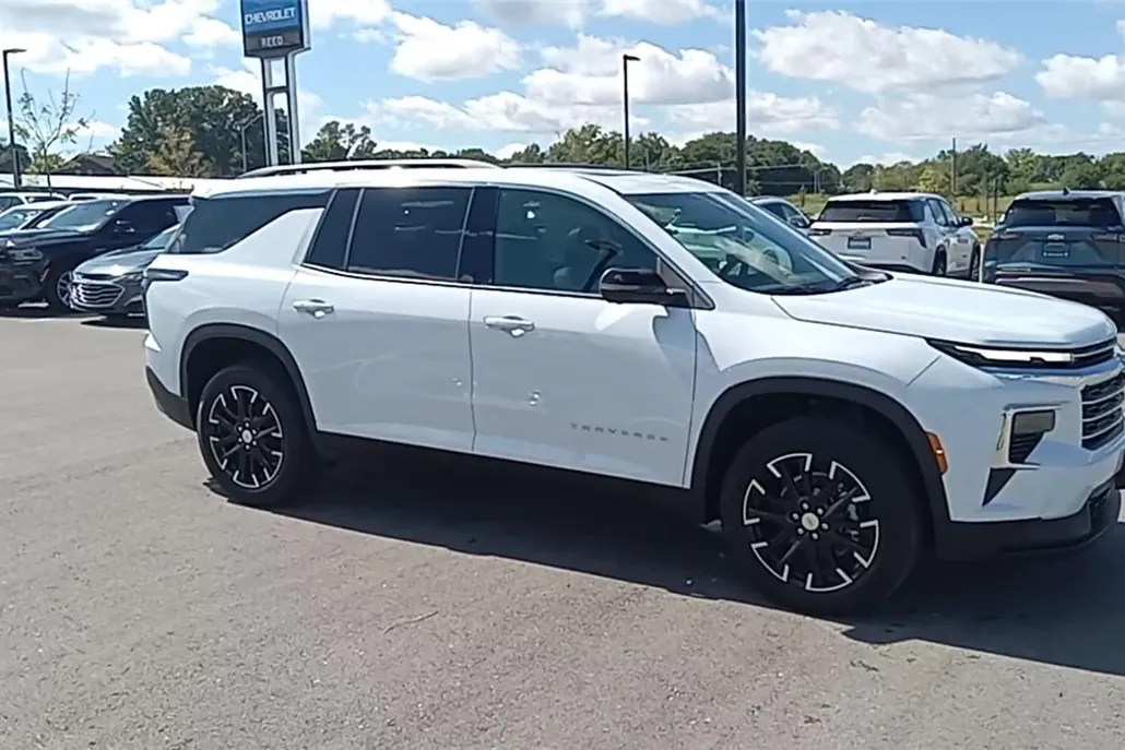 2026 Chevrolet Traverse photo 1