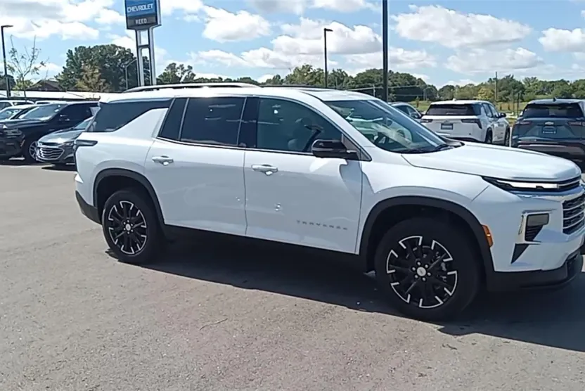 2026 Chevrolet Traverse photo 1