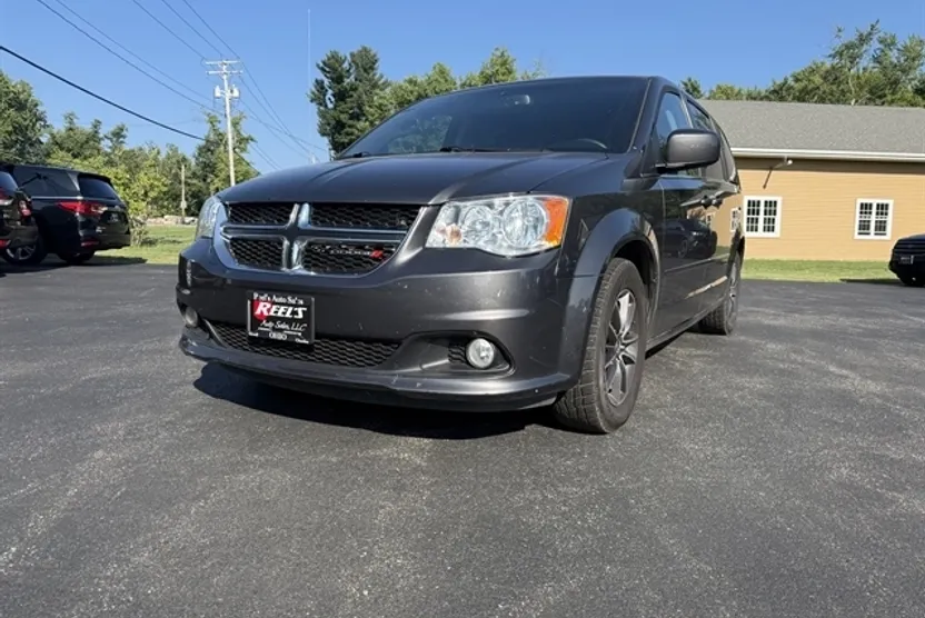 2017 Dodge Grand Caravan SE photo 1