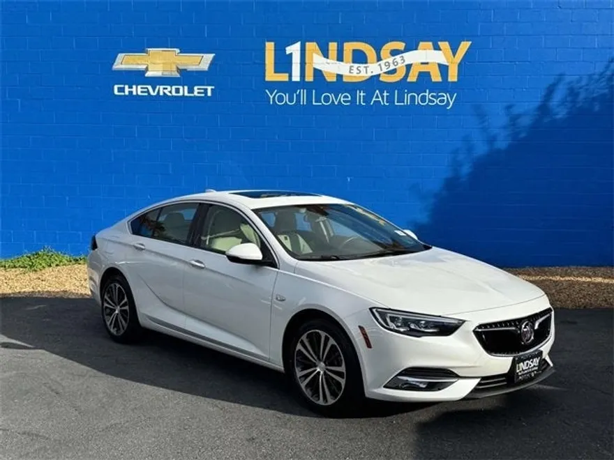 2019 Buick Regal Sportback Essence photo 1
