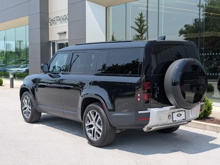 2025 Land Rover Defender 130 S photo 1