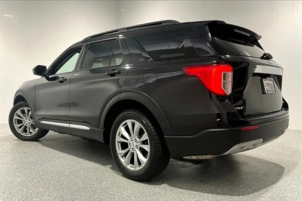 2023 Ford Explorer XLT photo 1