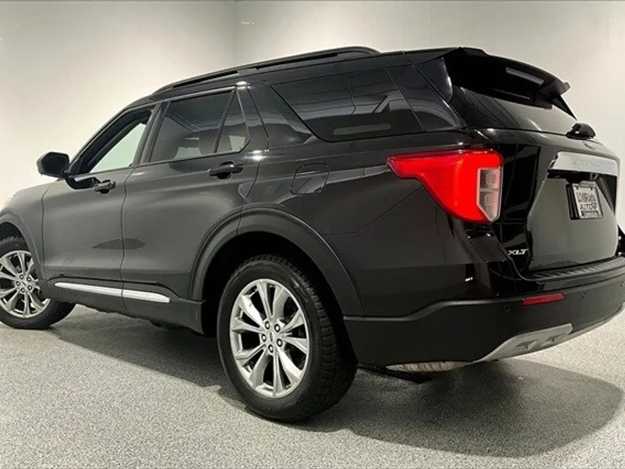 2023 Ford Explorer XLT photo 1