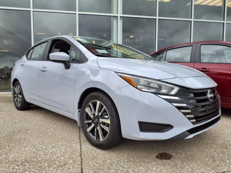 2025 Nissan Versa SV photo 1