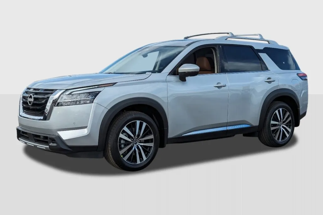 2025 Nissan Pathfinder Platinum photo 1