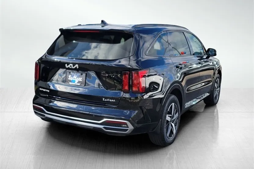 2023 Kia Sorento S photo 1