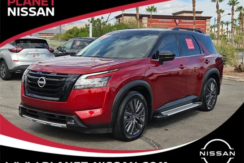 2022 Nissan Pathfinder SL photo 1