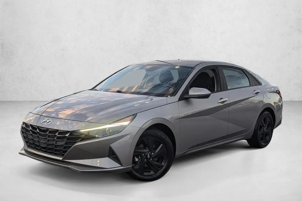 2023 Hyundai Elantra SEL photo 1