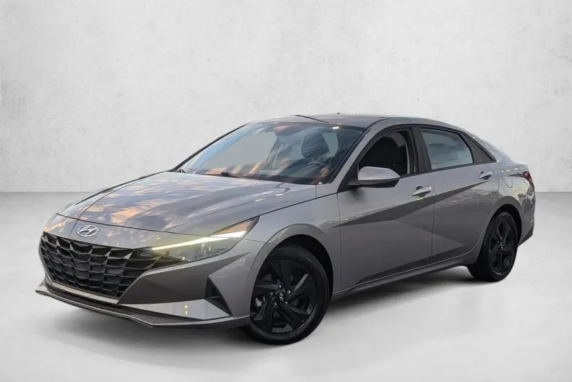 2023 Hyundai Elantra SEL photo 1