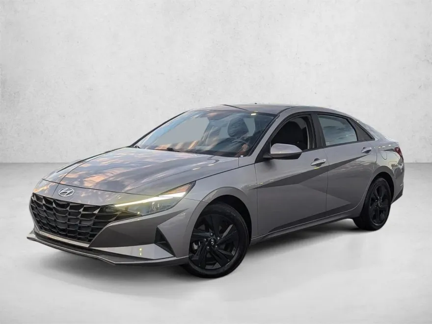 2023 Hyundai Elantra SEL photo 1