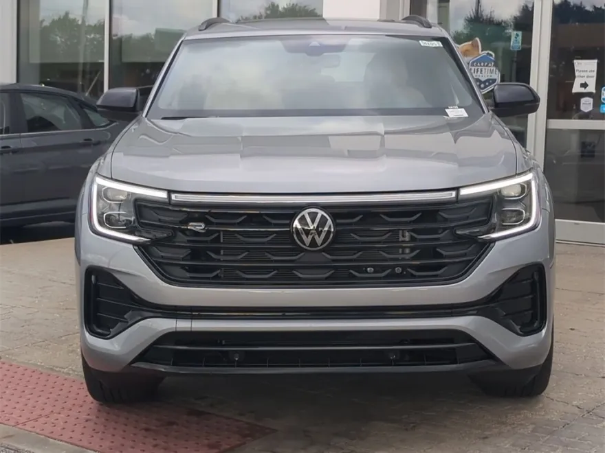 2026 Volkswagen Atlas Cross Sport SEL R-Line photo 1