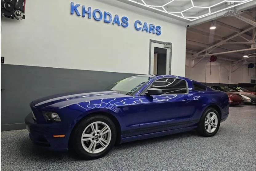2013 Ford Mustang V6 photo 1