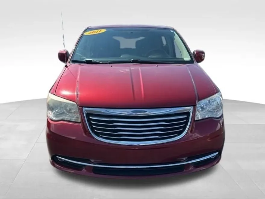 2011 Chrysler Town & Country Touring photo 1