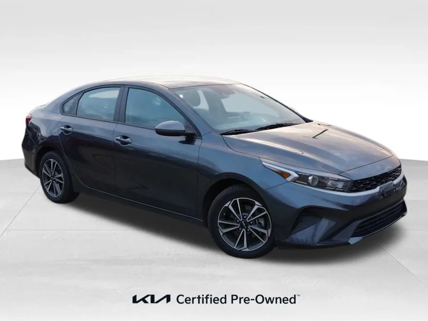 2023 Kia Forte LXS photo 1