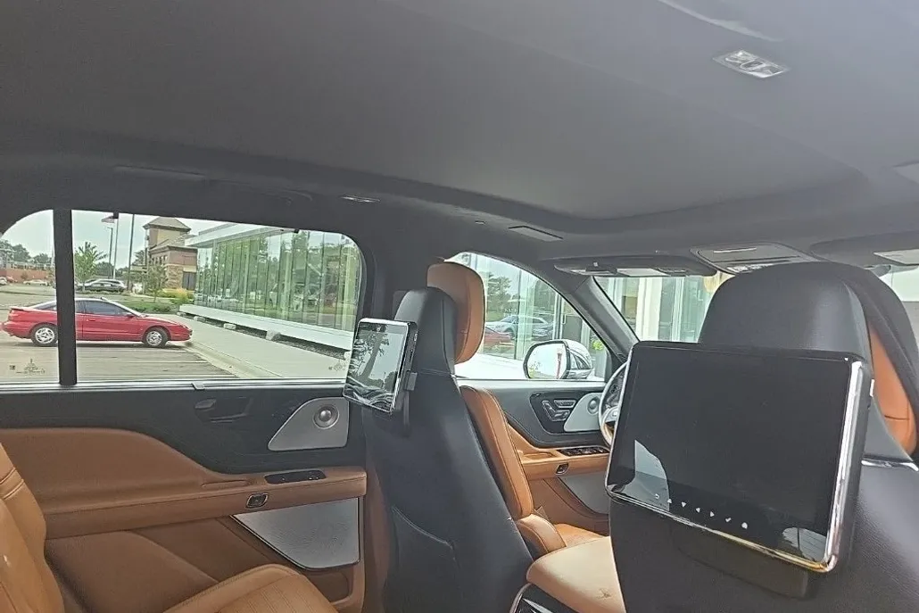 2022 Lincoln Aviator Black Label photo 1
