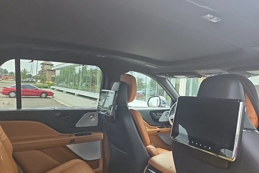 2022 Lincoln Aviator Black Label photo 1