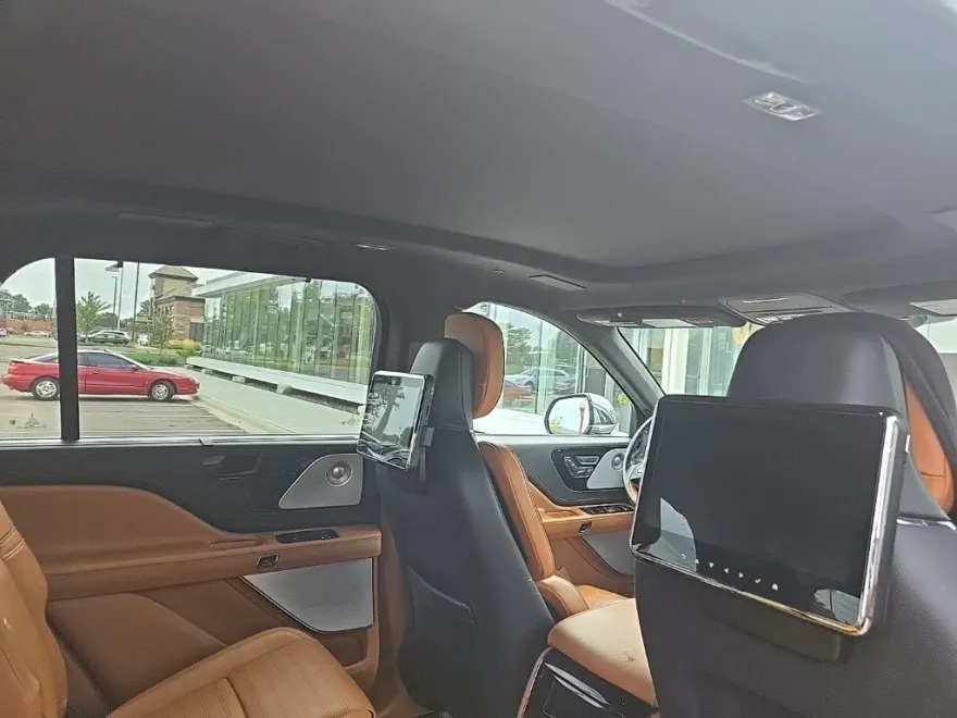 2022 Lincoln Aviator Black Label photo 1