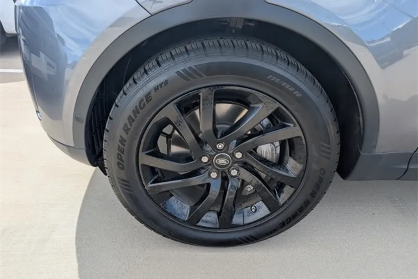 2018 Land Rover Discovery HSE photo 1