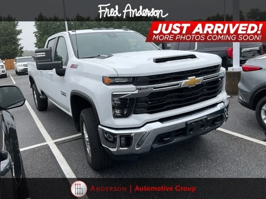 2024 Chevrolet Silverado 3500HD LT photo 1