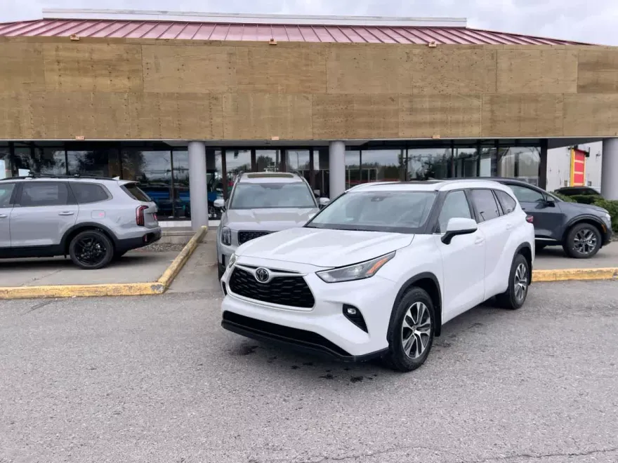 2024 Toyota Highlander XLE photo 1