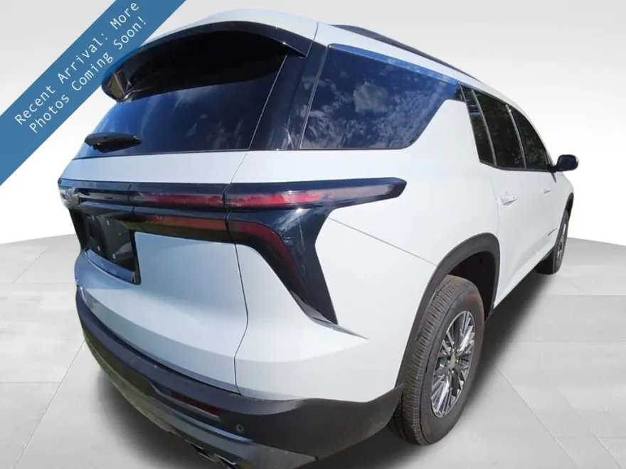 2025 Chevrolet Traverse photo 1