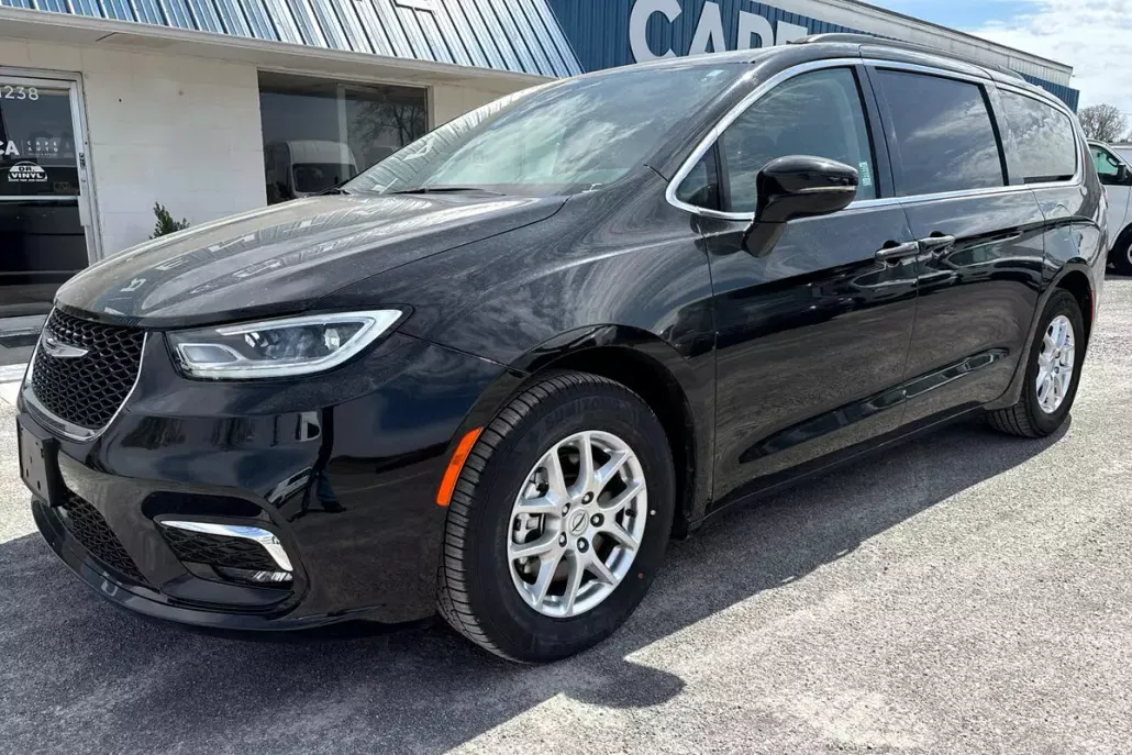 2022 Chrysler Pacifica Touring L photo 1