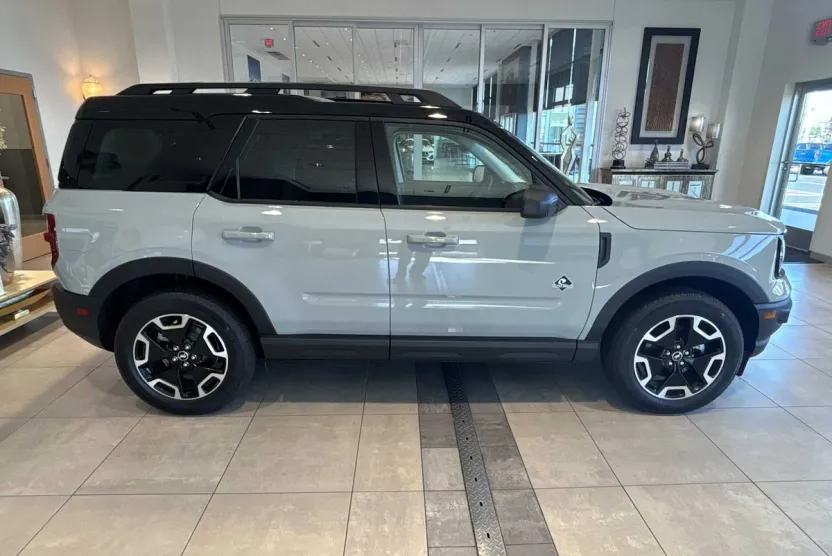 2024 Ford Bronco Sport Outer Banks photo 1