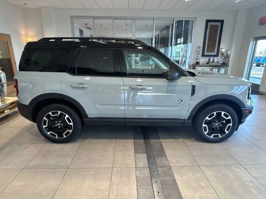 2024 Ford Bronco Sport Outer Banks photo 1