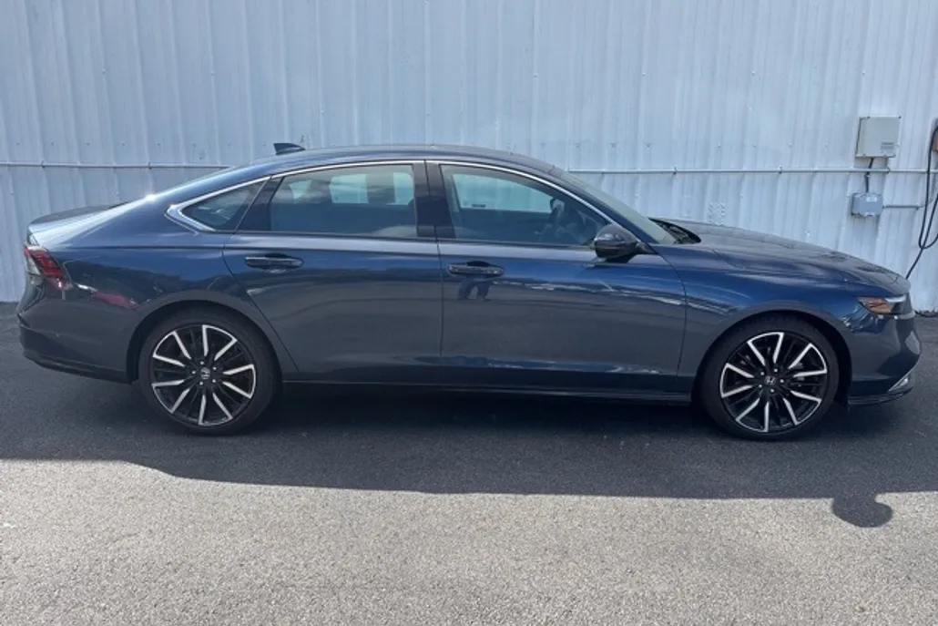 2024 Honda Accord Hybrid Touring photo 1