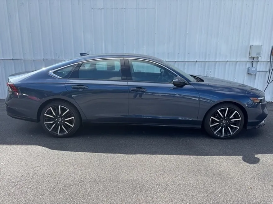 2024 Honda Accord Hybrid Touring photo 1