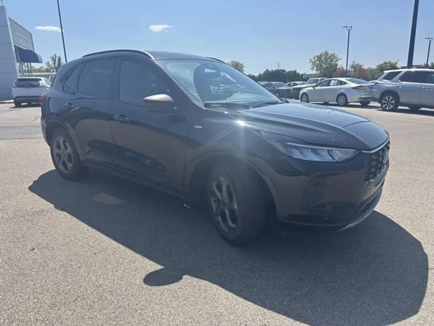 2023 Ford Escape ST-Line photo 1