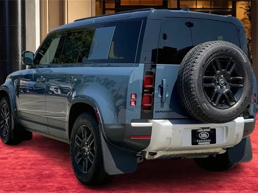 2025 Land Rover Defender 110 S photo 1