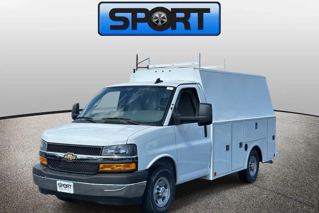 2024 Chevrolet Express Cutaway 3500 photo 1