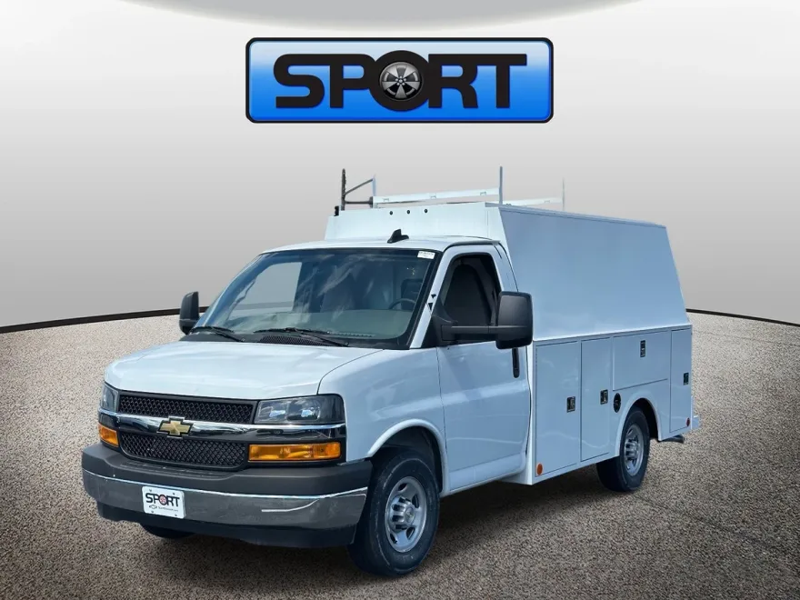 2024 Chevrolet Express Cutaway 3500 photo 1