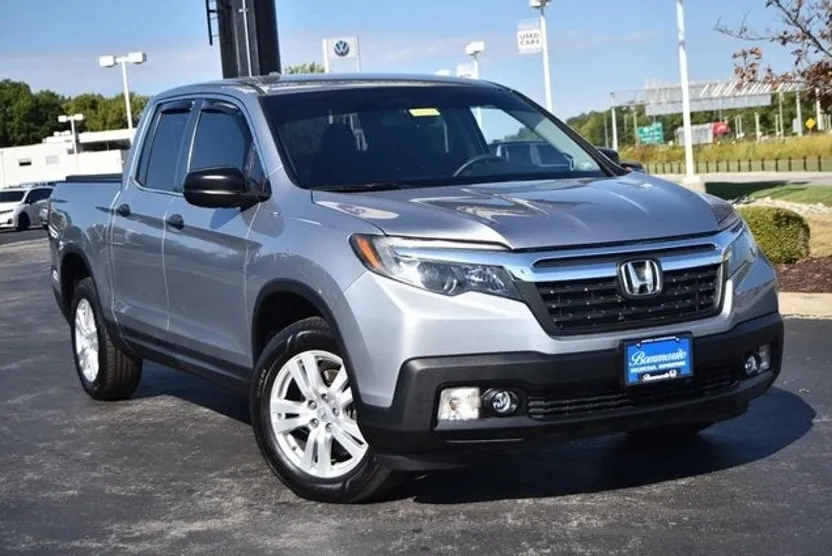 2017 Honda Ridgeline RT photo 1