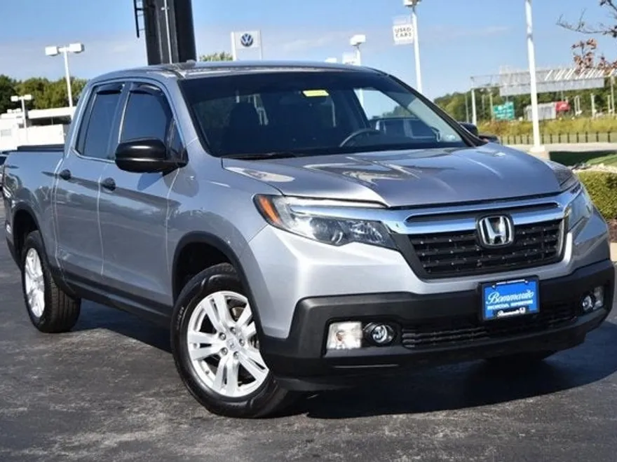 2017 Honda Ridgeline RT photo 1