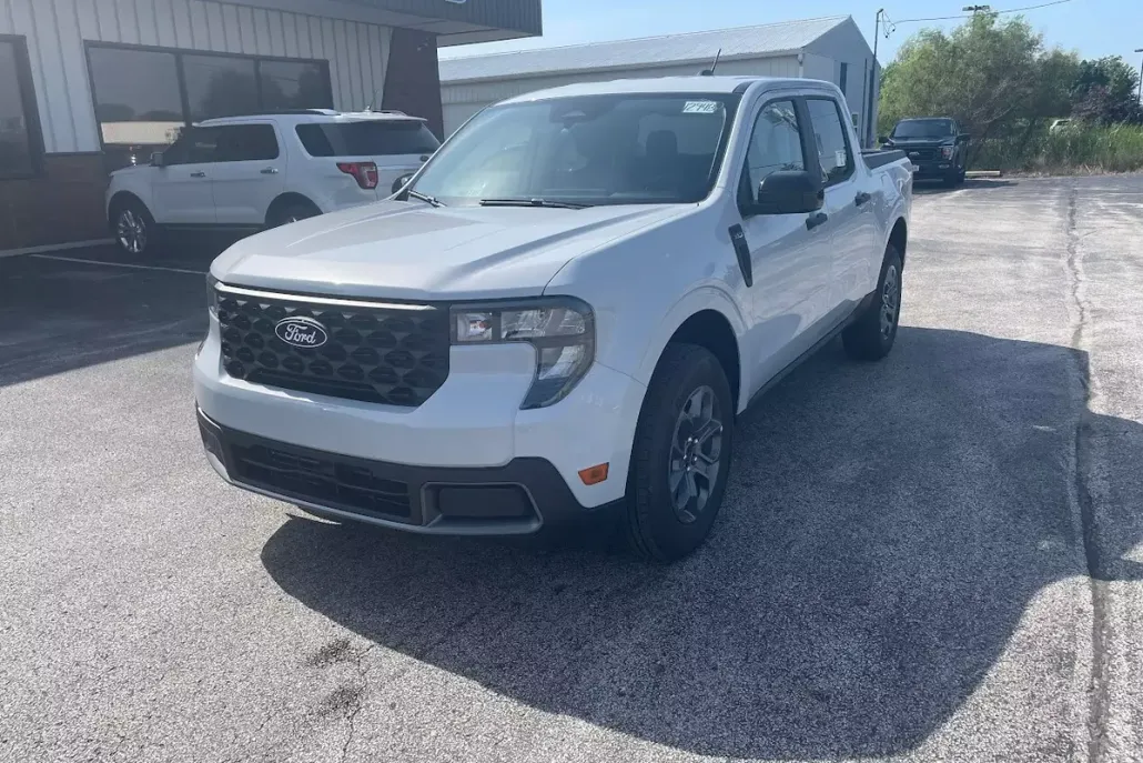 2025 Ford Maverick XLT photo 1