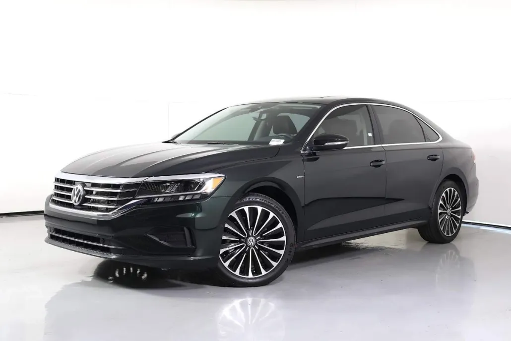 2022 Volkswagen Passat Limited photo 1