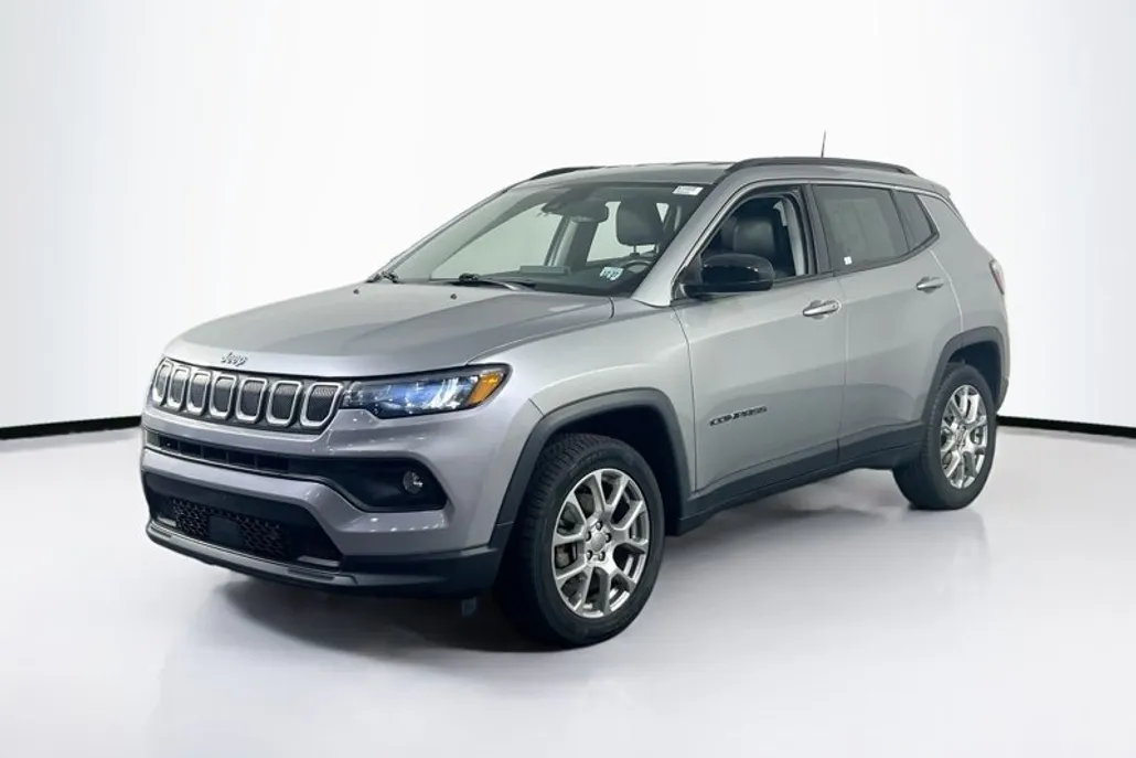 2022 Jeep Compass Latitude Lux photo 1