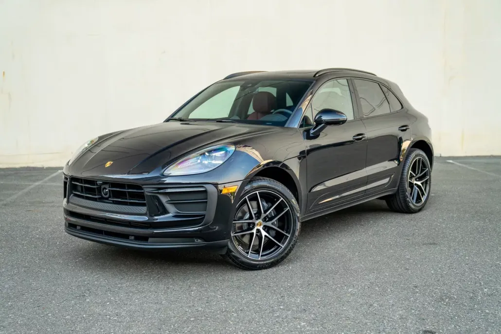 2025 Porsche Macan T photo 1