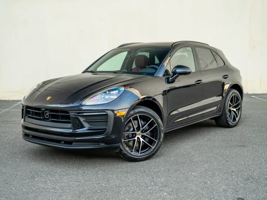 2025 Porsche Macan T photo 1