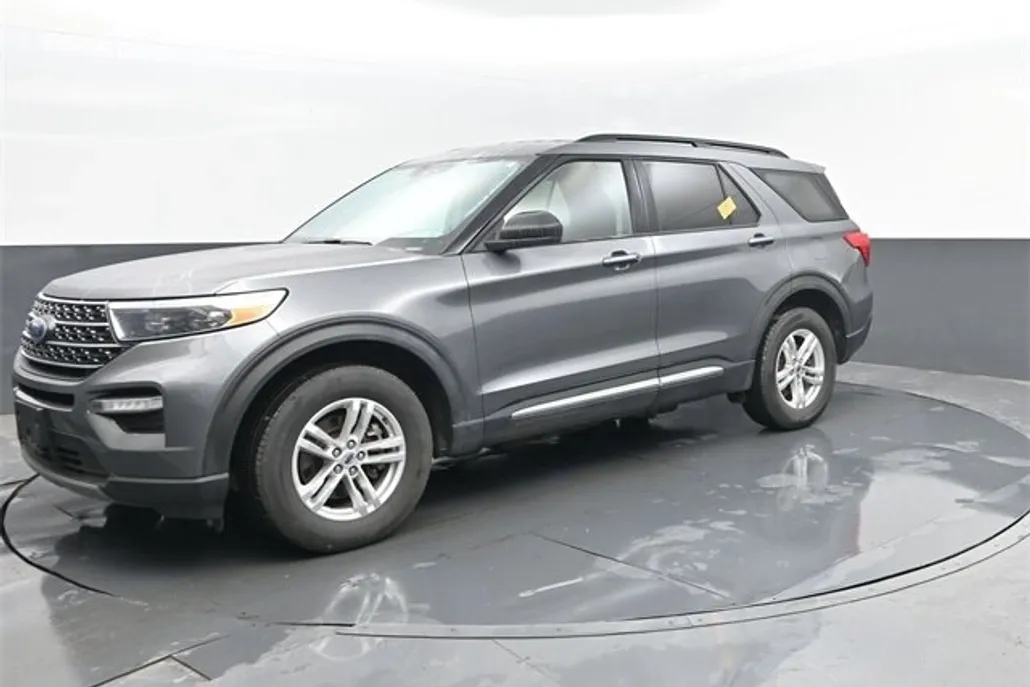 2022 Ford Explorer XLT photo 1