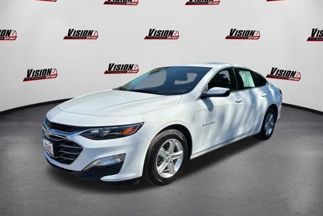 2023 Chevrolet Malibu LS photo 1