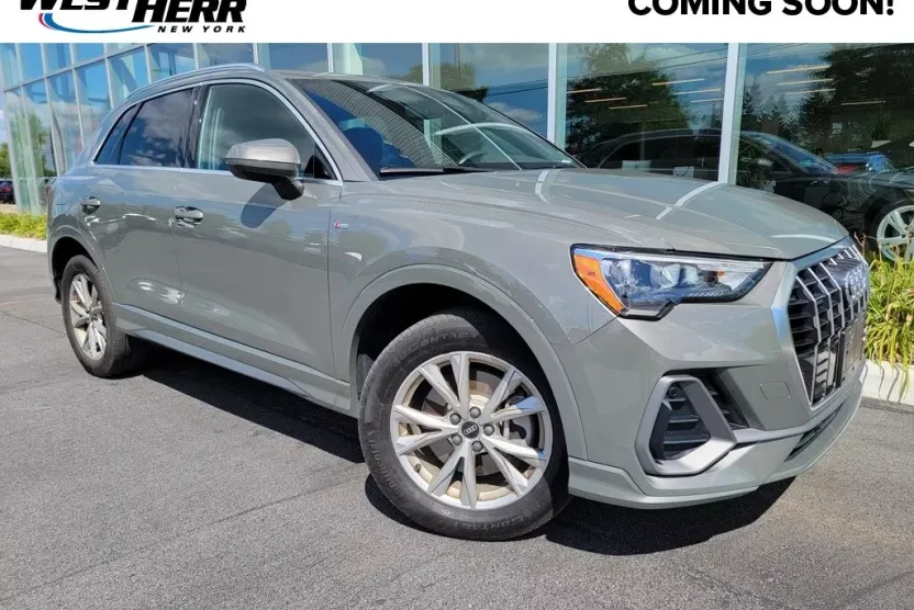 2022 Audi Q3 45 TFSI S line Premium photo 1